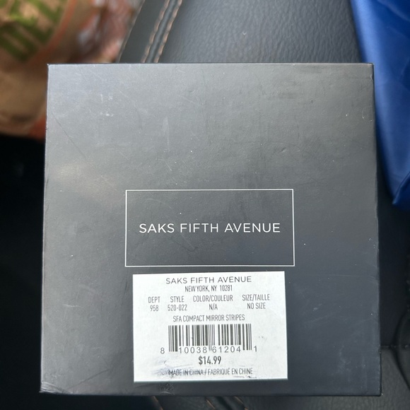 Sak’s Compact Mirror - Picture 2 of 2